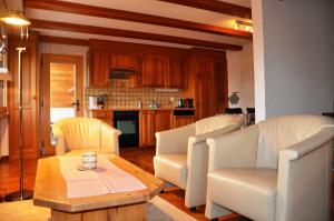 01-wohnzimmer-ferienwohnung-4-haus-don-bosco-riederalp-bettmeralp